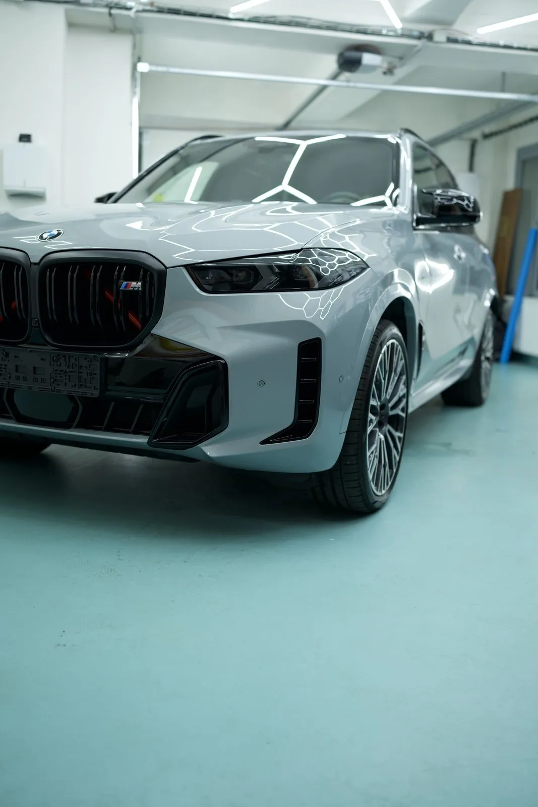 BMW X5 ve studiu Dr. Chaus po polepu fólií